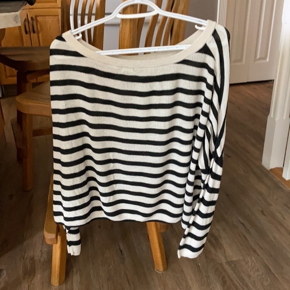 Short striped sweater! - Picture 3 of 3